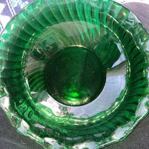 Vintage Anchor Hocking green glass bowl, size in pics, perfect shape $15